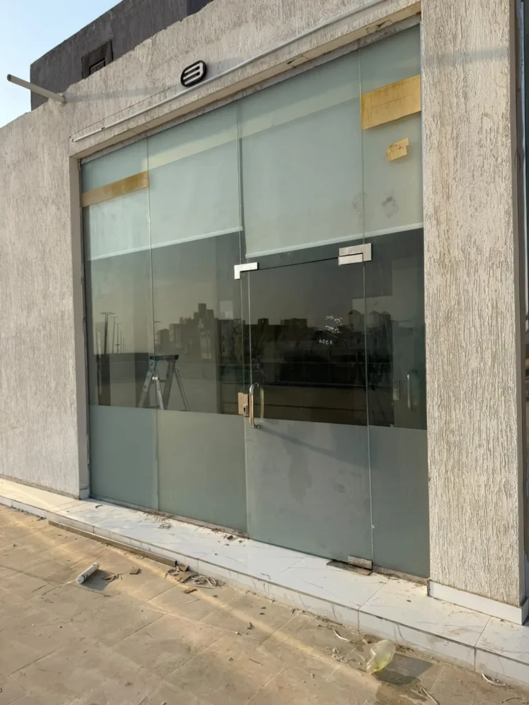 واجهة محل زجاج سيكوريت في مكة وجدة