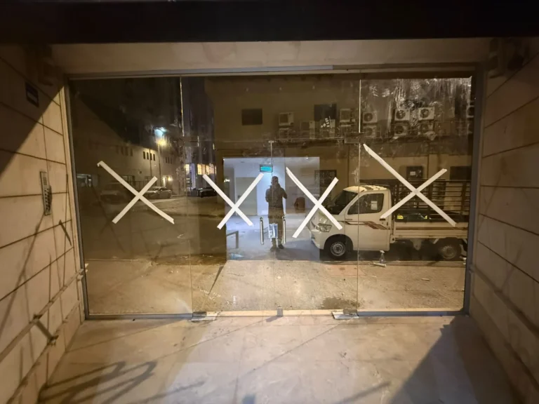 واجهة محل زجاج سيكوريت في مكة وجدة