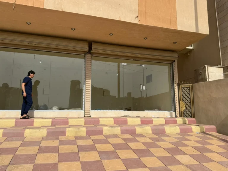 واجهة محل زجاج سيكوريت في مكة وجدة