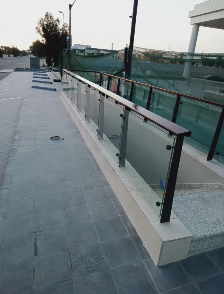 درابزين زجاج سيكوريت