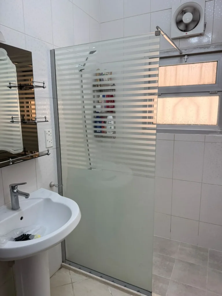 شاور زجاج سيكوريت بالمقاس