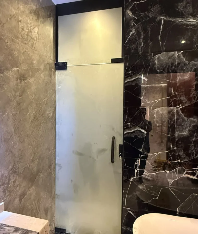 زجاج سيكوريت مصنفر وعسلي وشفاف